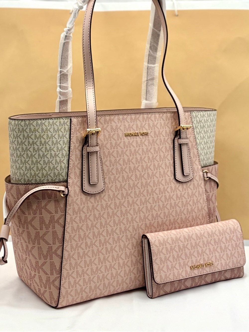 Michael Kors Blush Pink Signature Tote with Matching Wallet - Picture 12 of 15